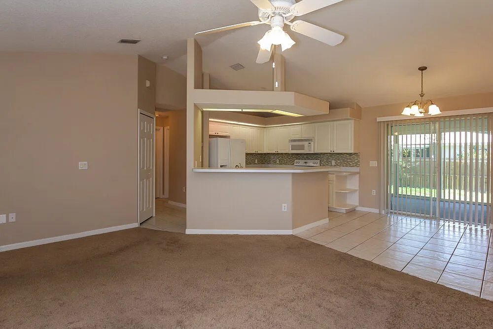 3 bed, 2.0 bath, 1351 sqft, $2,735 — Photo 3