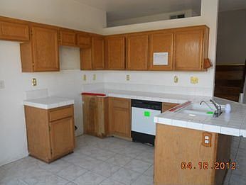 4th image of 15742 Dove Ln