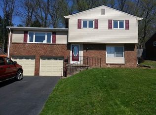 216 Yosemite Dr, Pittsburgh, PA 15235