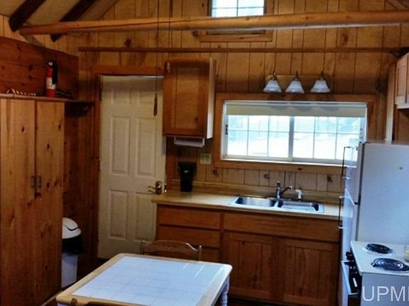 4th image of 159 E Park Dr #1