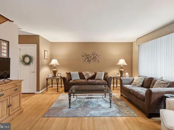 11810 Basile Rd, Philadelphia, PA 19154