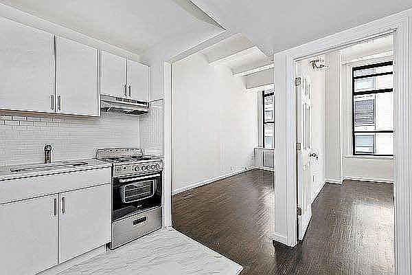 1st image of 220 Park Ave S #6