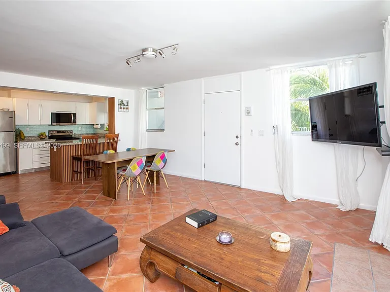1801 S Treasure Dr #321 — Photo 7