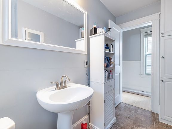 5th image of 59 Gates St APT 101