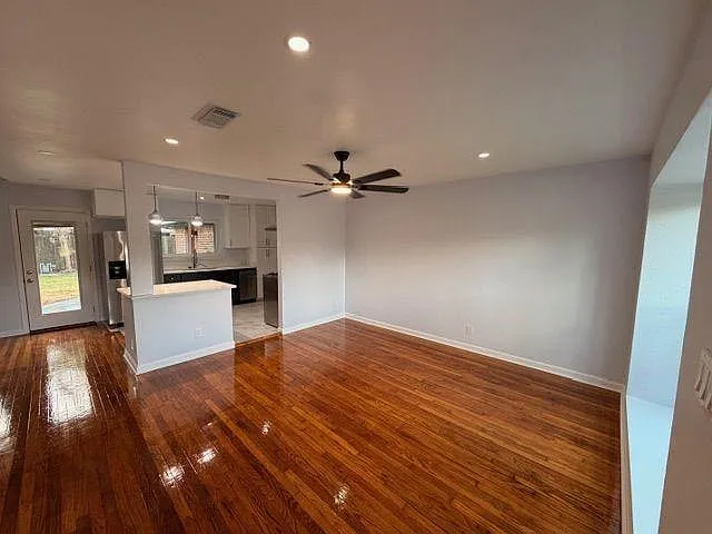 3 bed, 1.5 bath, 1082 sqft, $2,150 — Photo 3