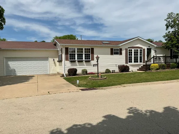 5354 Autumnash Ln, Machesney Park, IL 61115