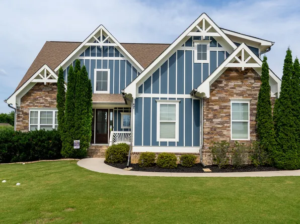 8715 Seven Lakes Dr, Ooltewah, TN 37363