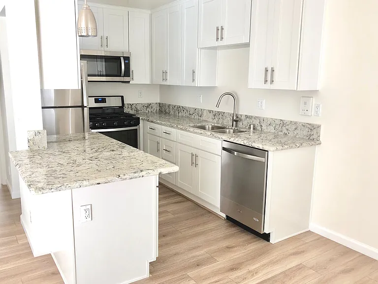 1612 S Bundy Dr #4 — Photo 2