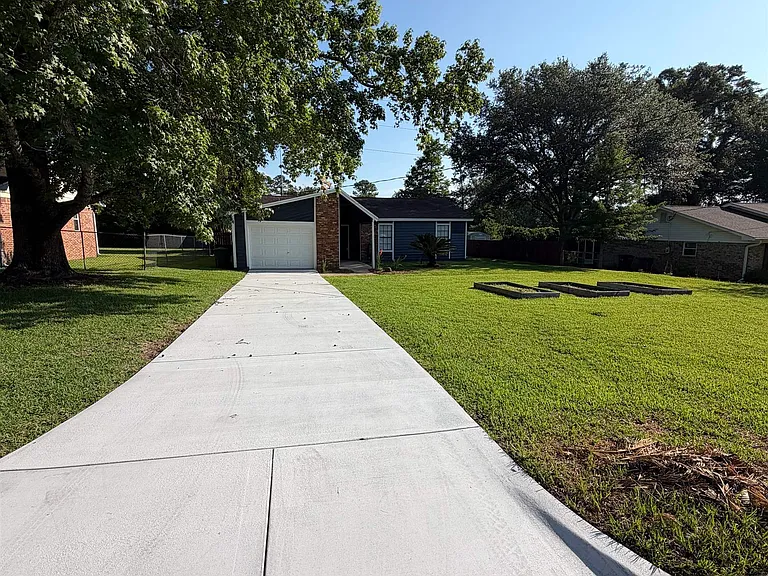 2434 Dundee Dr — Photo 2