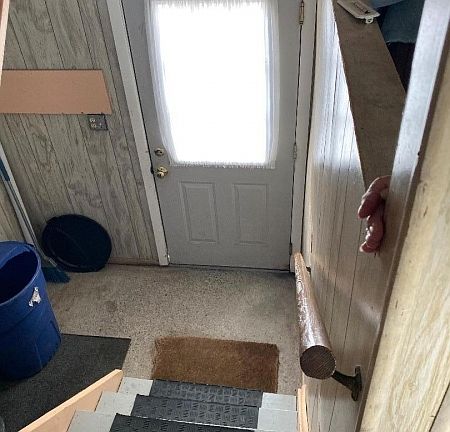 3rd image of 44-46 Hamburg Ave #3