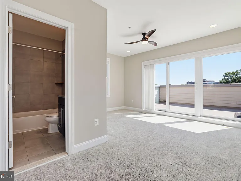 1100 S Edgewood St — Photo 59