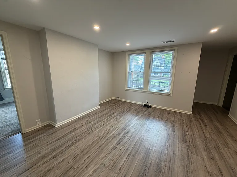2822 Broadway Ave #3 — Photo 10