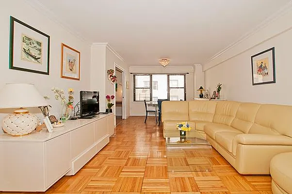 Sold by R New York | media 4