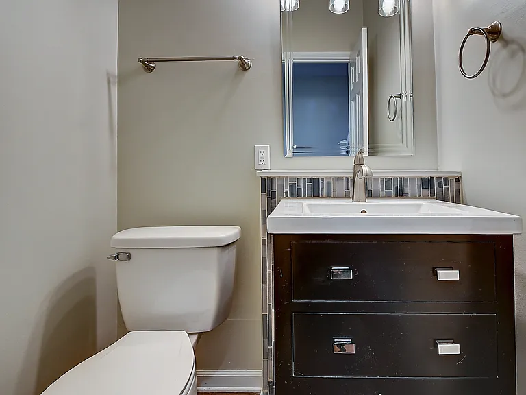 2221 Bellefontaine St — Photo 11