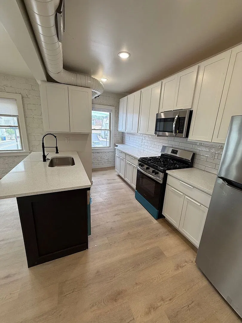 24 W 10th St — Photo 3