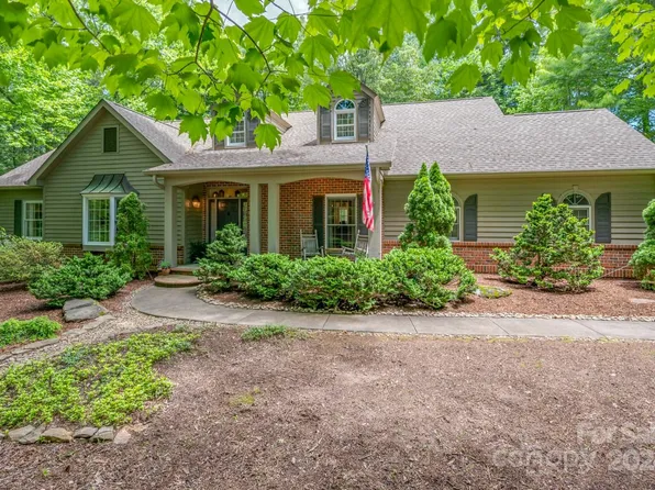102 Sunningdale Dr, Flat Rock, NC 28731