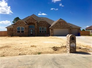 11519 Kings Point Blvd, Mont Belvieu, TX 77535