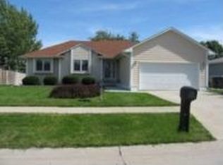 306 Greenhouse Ct, Hastings, NE 68901