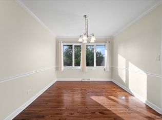 564 N Clifton Ave, Elgin, IL 60123