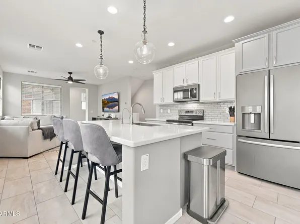 1677 E BRIDGEPORT Parkway, Gilbert, AZ 85295