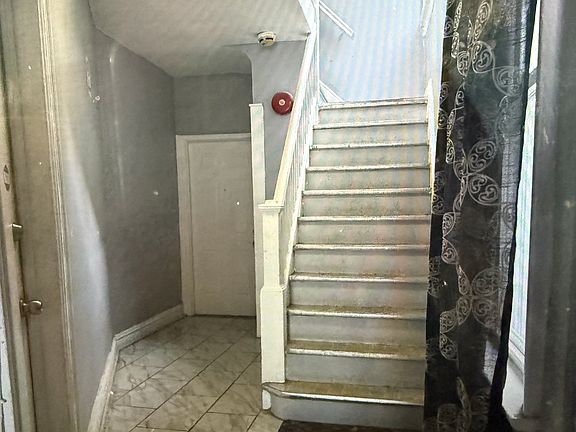 2nd image of 168 Garfield Ave #2F