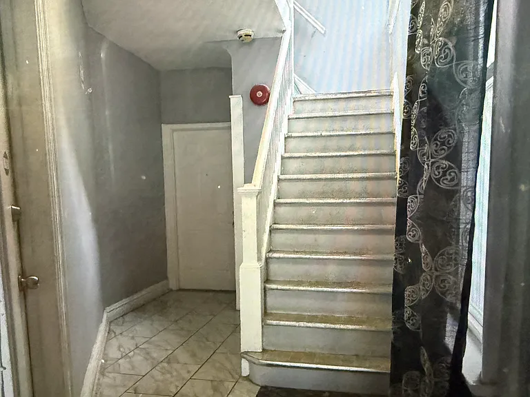 168 Garfield Ave #2F — Photo 2