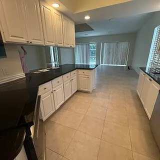 3 bed, 3.0 bath, 2199 sqft, $5,600 — Photo 3