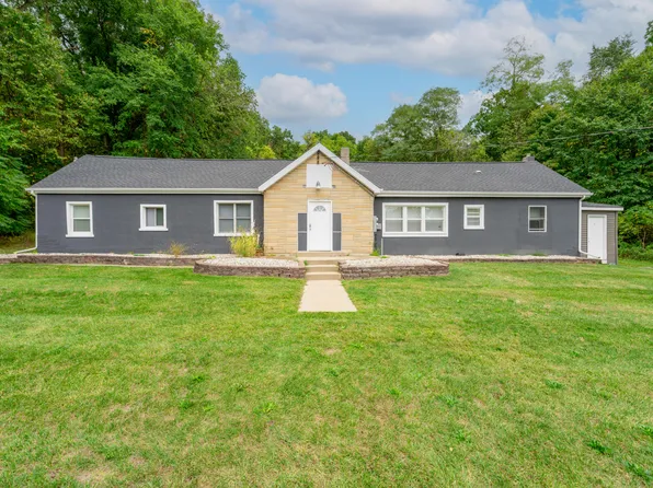 10150 N Riverview Dr, Plainwell, MI 49080