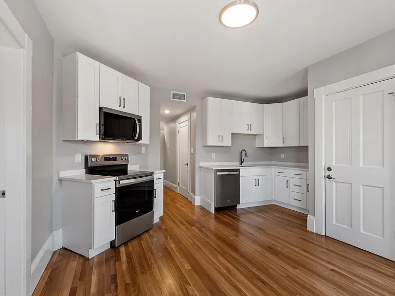 1590 Cambridge St — Photo 10