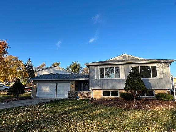 3rd image of 8781 Pleasant Ave