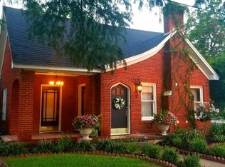 1007 N Navarro St, Victoria, TX 77901
