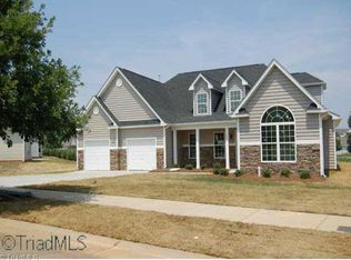 132 Lakepointe Dr, Advance, NC 27006