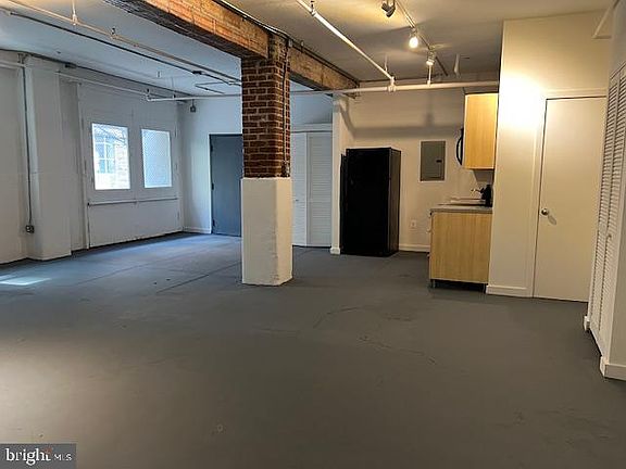 5th image of 429 N 13th St APT 1B
