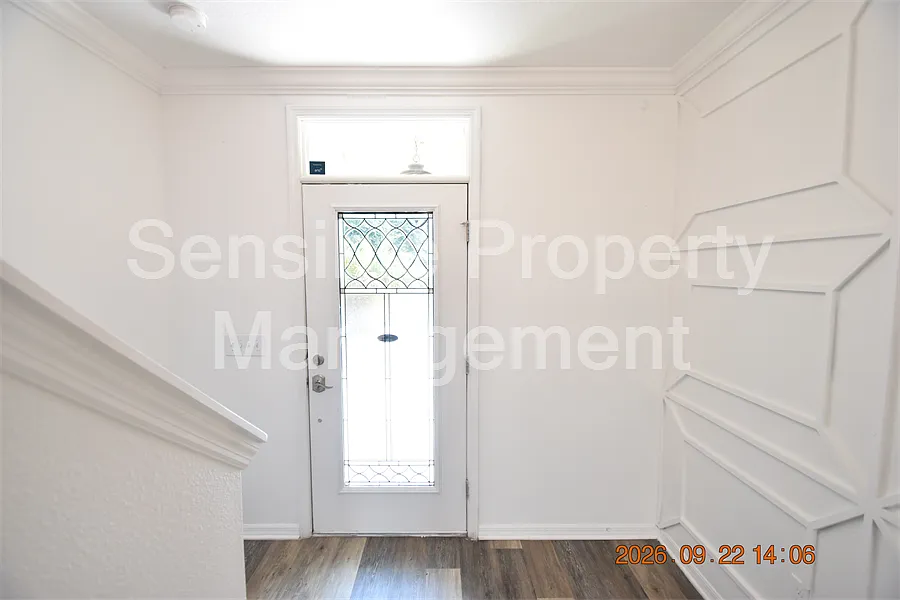 5 bed, 2447 sqft, $2,950 — Photo 2