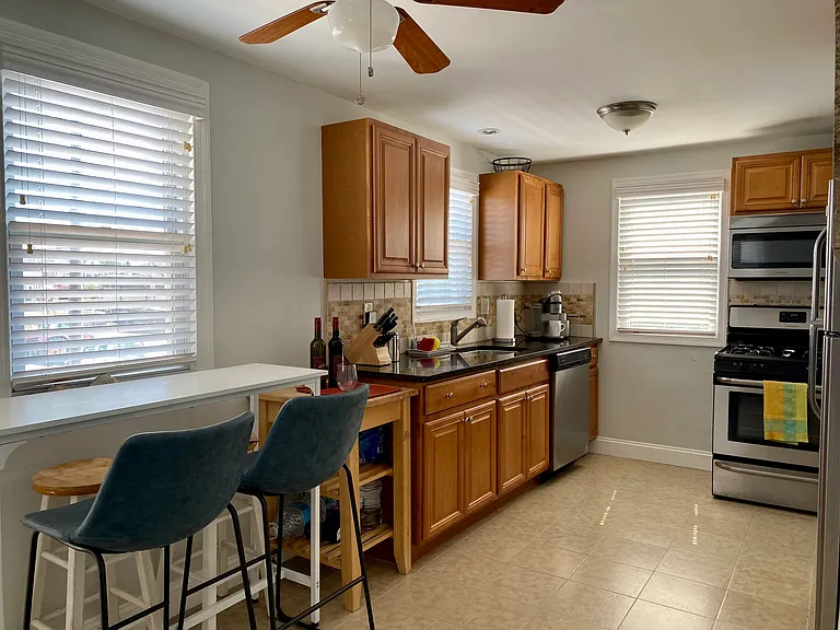 200 N Harding Ave #B — Photo 6