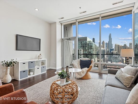 5th image of 500 W Superior St Unit 1413
