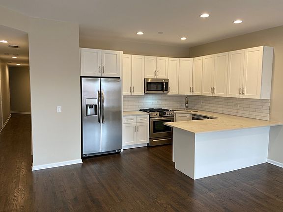 5th image of 1837 W North Ave APT 2