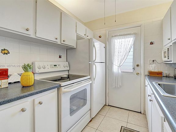 3rd image of 16801 NE 13th Ave APT 206