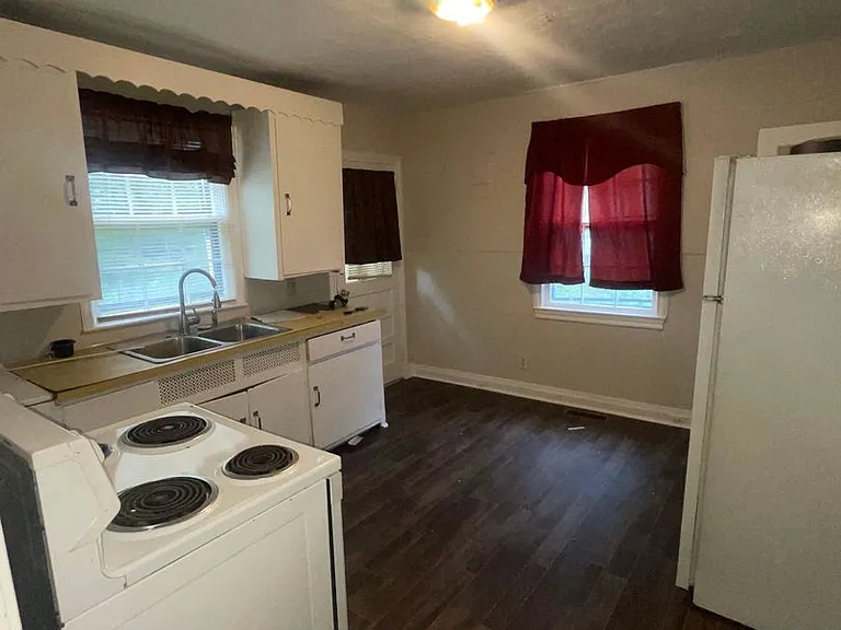1115 Arrington Ave SW — Photo 13
