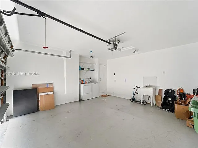1004 Golden Cane Dr — Photo 9