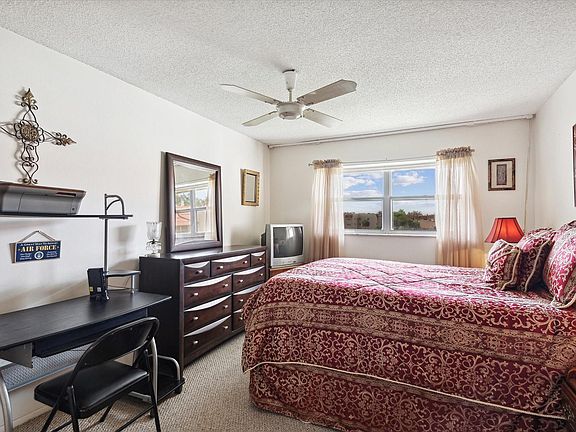 5th image of 2750 W Sunrise Lakes Drive #304