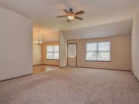 3rd image of 1929 Evans Ct