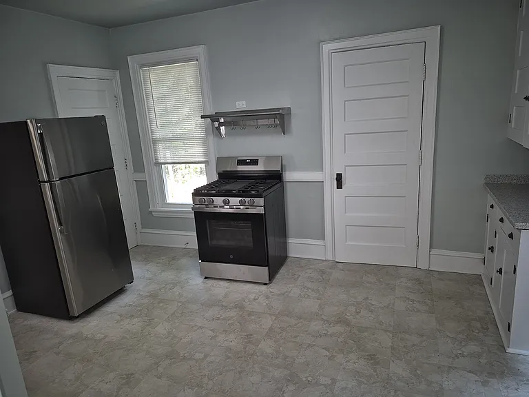 1047 E Gorham St #1 — Photo 18