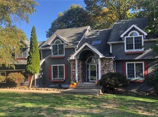 20 Hawk Nest Rd, Tomkins Cove, NY 10986