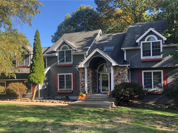 20 Hawk Nest Road, Tomkins Cove, NY 10986