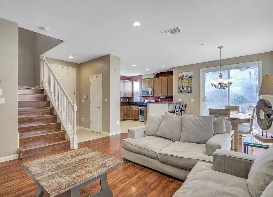 629 Falling Star Dr — Photo 4
