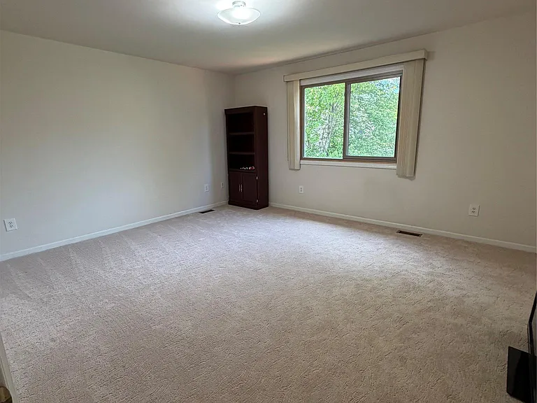 7043 Foxridge Dr — Photo 21