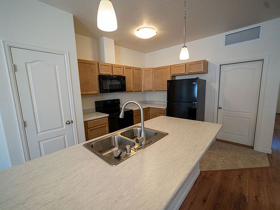 3rd image of 612 Mesa Canyon Ln #8
