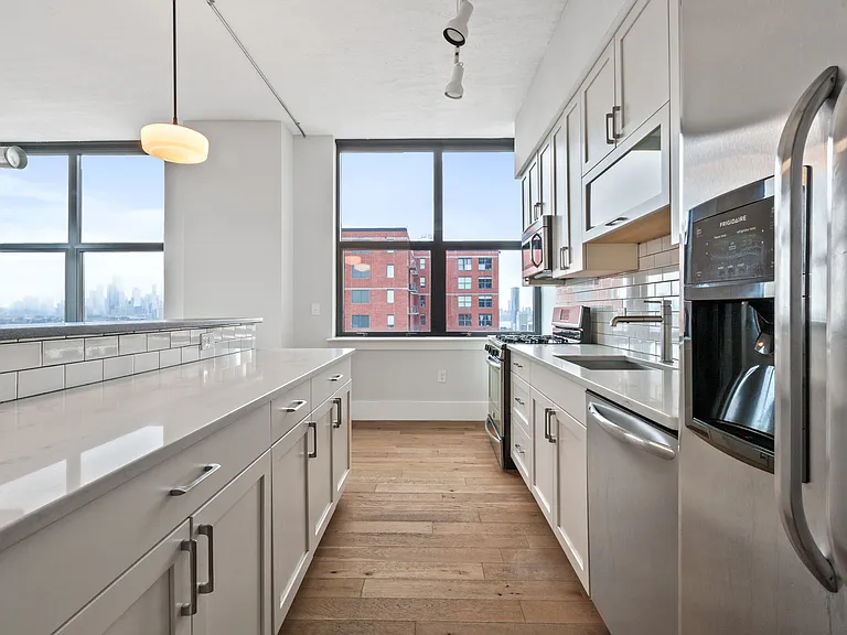 837 Jersey Ave — Photo 12