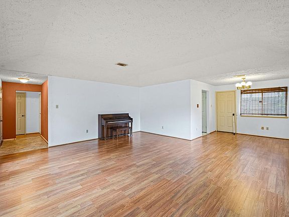 5th image of 4619 Whispering Rock Ln